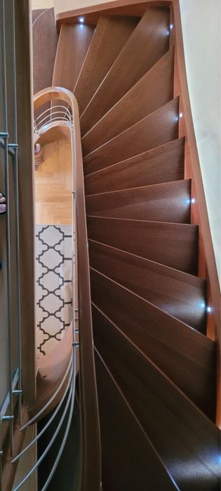 Schody dębowe wewnętrzne