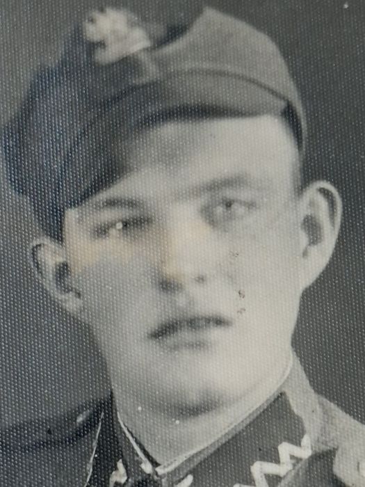 Zdjęcie żołnierza polskiego z dedykacją. Lata 40.