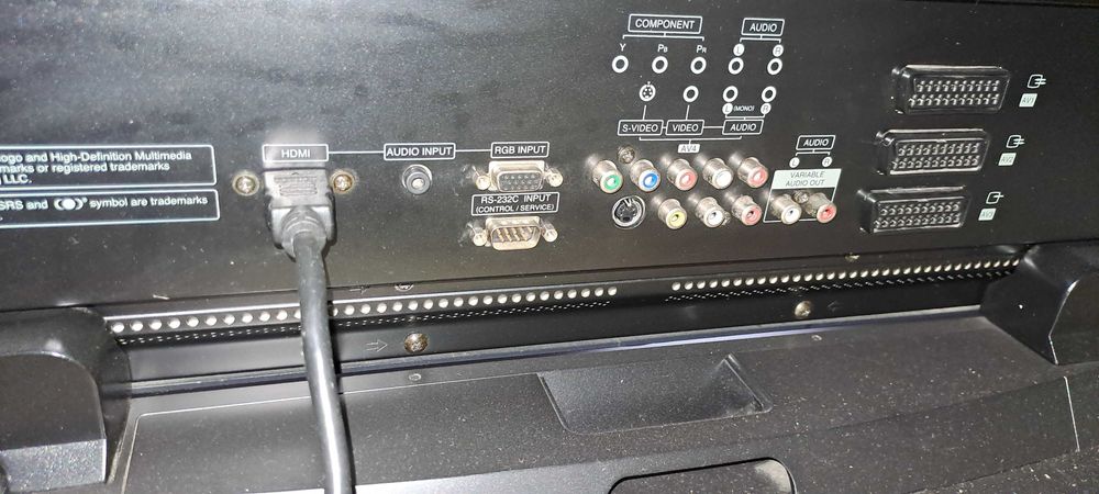 SÓ 10 EUROS - TV LG 42 polegadas com HDMI (peças ou reparar)