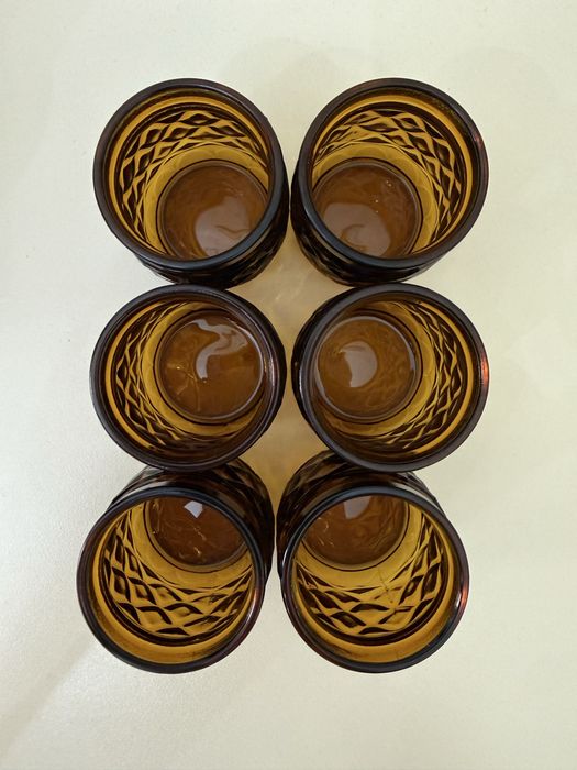 Conjunto de garrafa de whisky e 6 copos de shot de vidro castanho