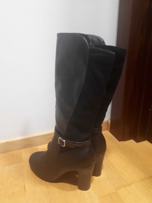 Nowe eleganckie kozaki na obcasie