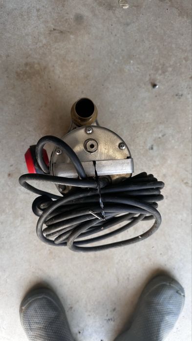 Bomba submersivel de alto débito