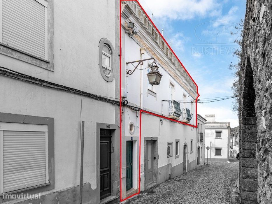 Moradia Bifamiliar T3 de 1º andar com amplo terraço na cobertura