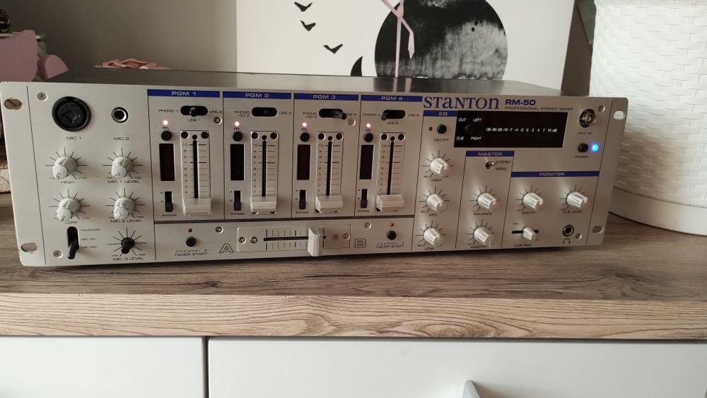 Dj mixer Stanton  RM-50