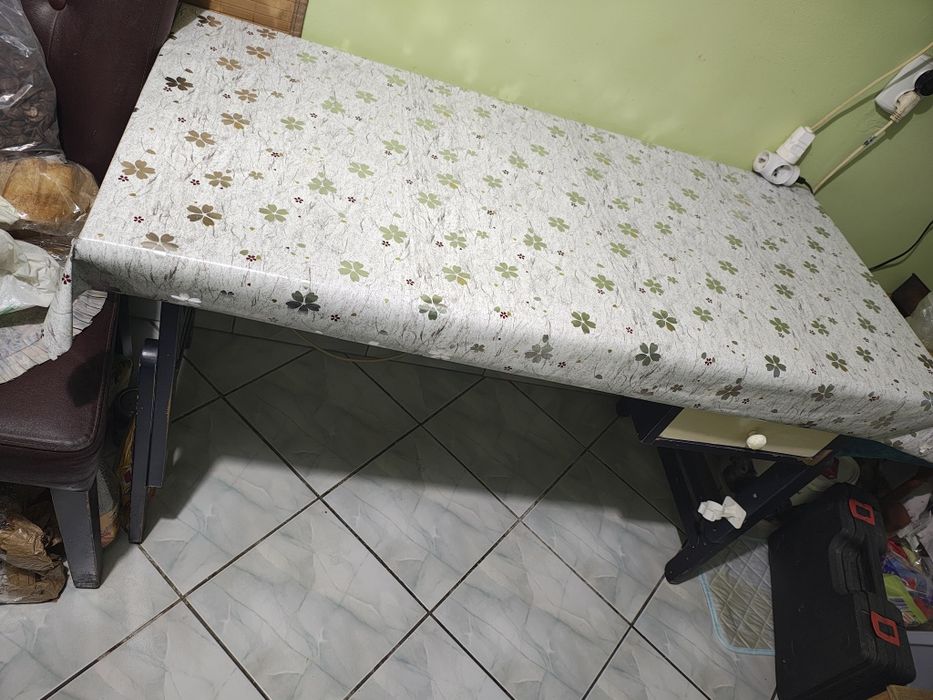 Duży stół kuchenny