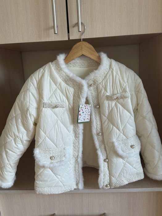 Куртка для дівчинки 140р