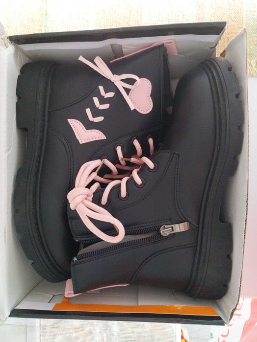 Botas pretas para menina