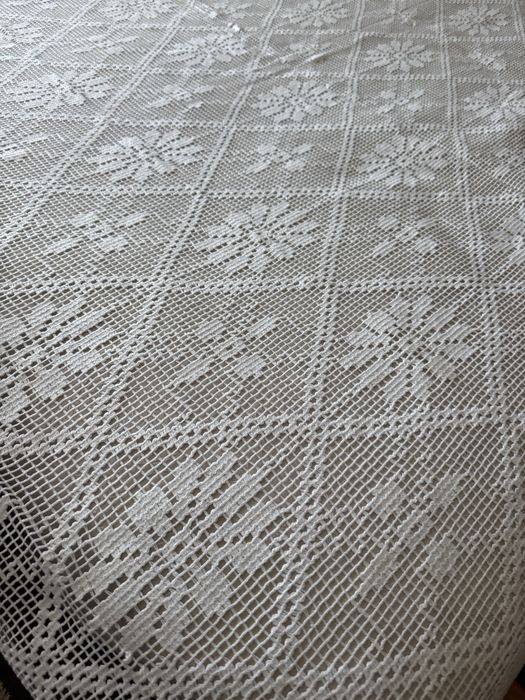 Cobertor branco rendado cama casal