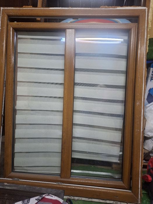 Okno PCV 145 x 116 cm – otwierane na lewą stronę – kolor złoty dąb