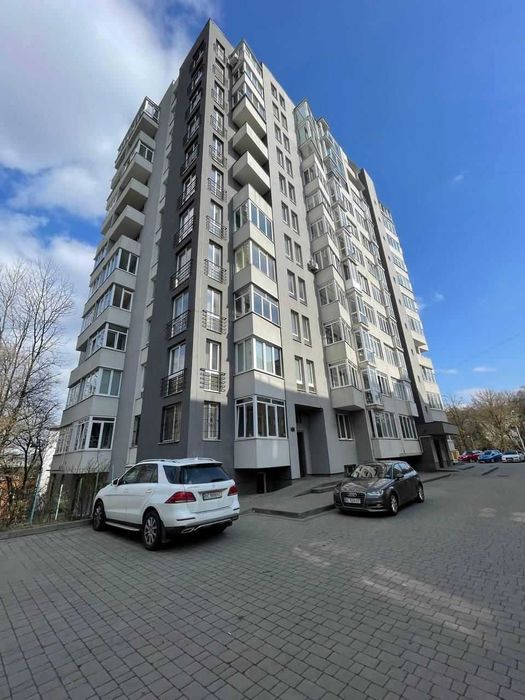 Продаж приміщення з ремонтом 226 м² в Новобудові вул. Зелена