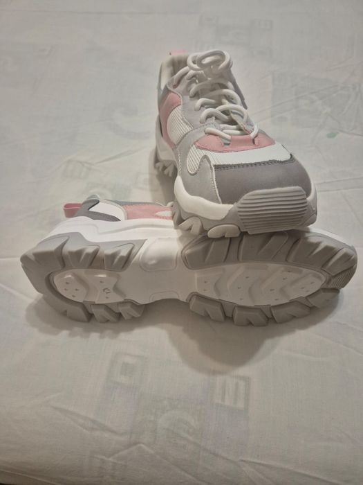 Кроссовки 39 размер 25 см по стельке