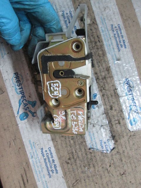 Fechadura / fecho porta trás esquerdo MAZDA 323 III (BF)