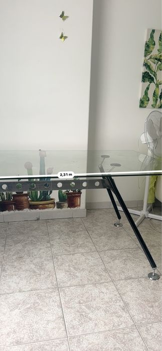 Mesa de sala com cadeiras