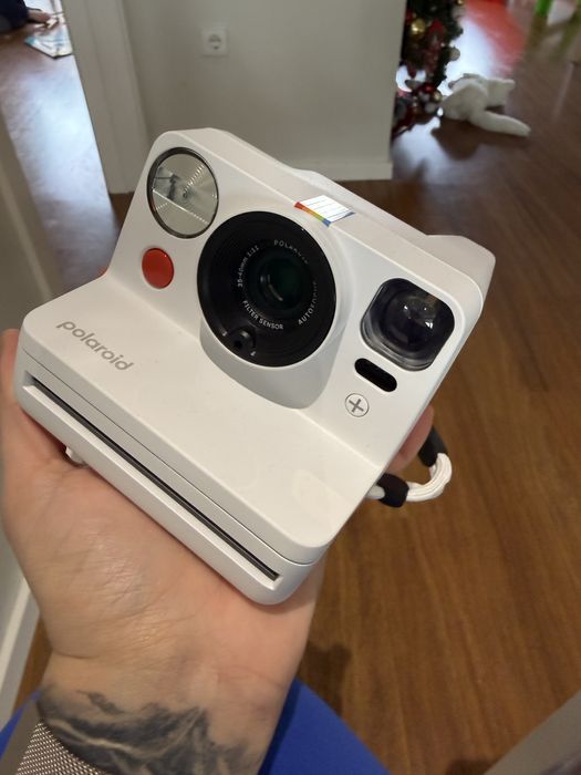 Polaroid Now+ Branca – Nova (usada só 3 fotos)