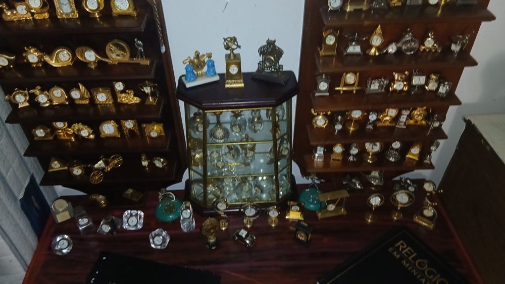 Colecao 120 Relogio minitura por 600 €