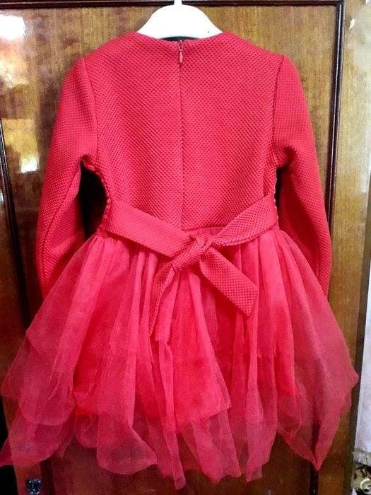 Продам платья 3-5 лет в садик