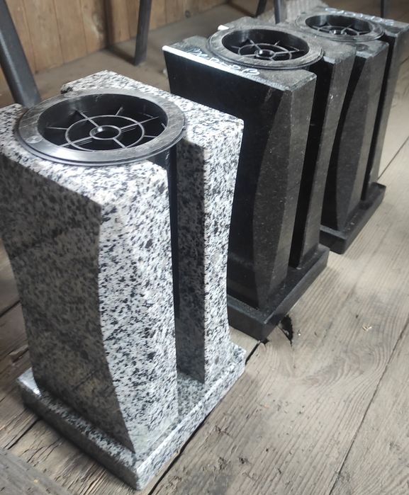 Гранитные памятники, вазы, лампады, плитка. Заливка бетонных оснований