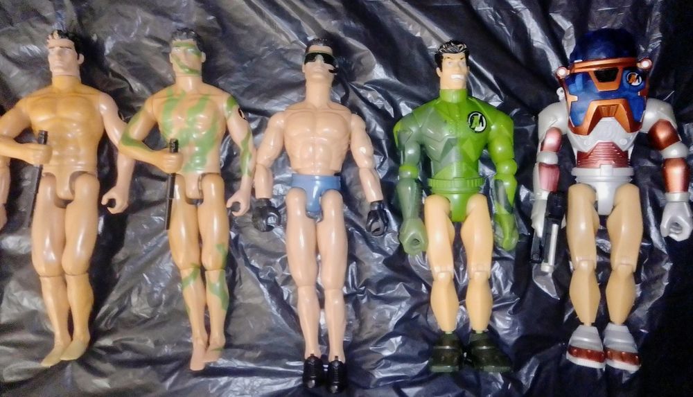 Action Man vários modelos para reaproveitar. Tudo 12€.