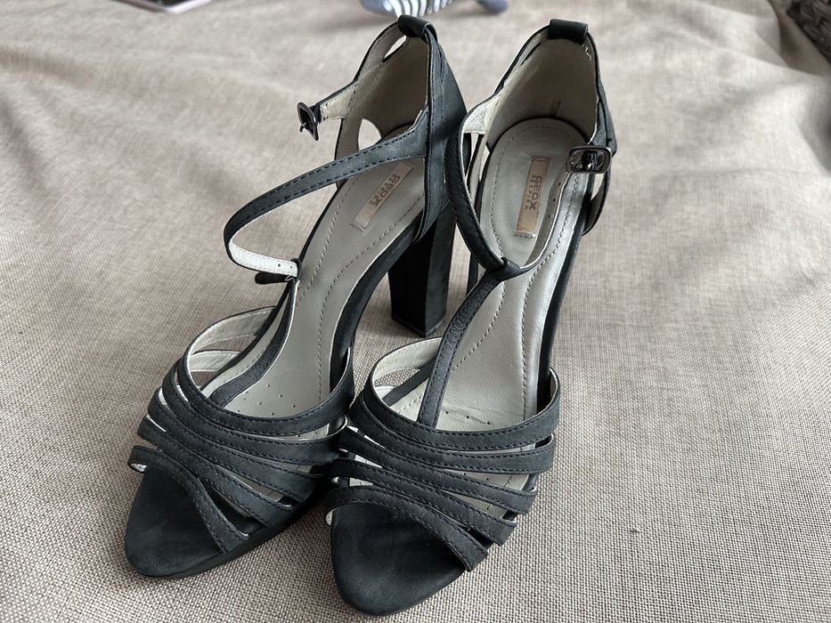 Шкіряні босоніжки Geox