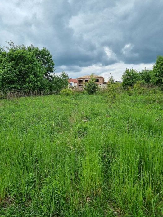 Продаж ділянки с.МАЛЕЧКОВИЧІ з двох сторін заїзд 60 до 1 га