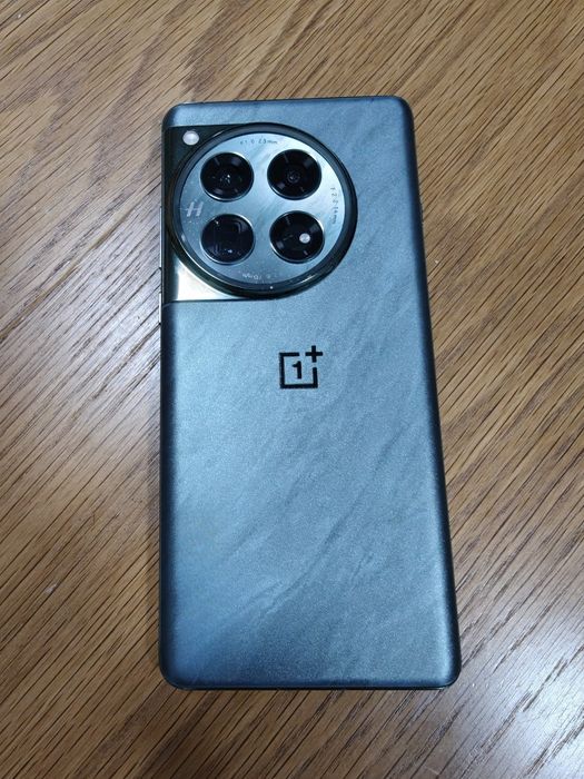 Oneplus 12 12(+12)/256 глобал global США 2sim e-sim cph2583 зелений