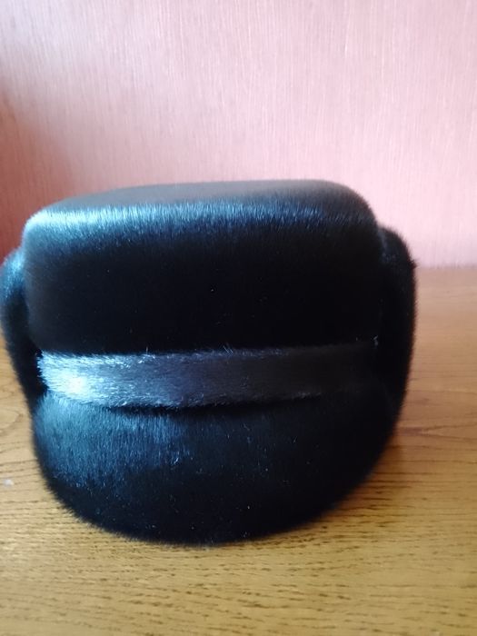 Зимова чоловіча шапка із хутра нерпи