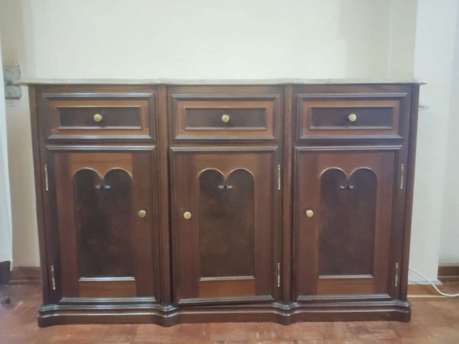 Móvel de entrada com mármore