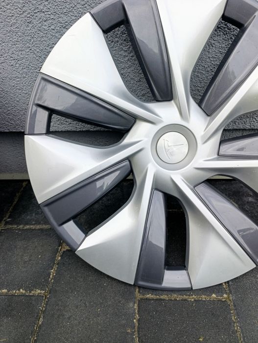 три ковпаки tesla model Y R19