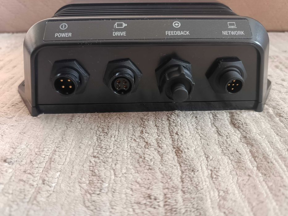 Autopilot jachtowy NAC 2 z oryginalnymi kablami