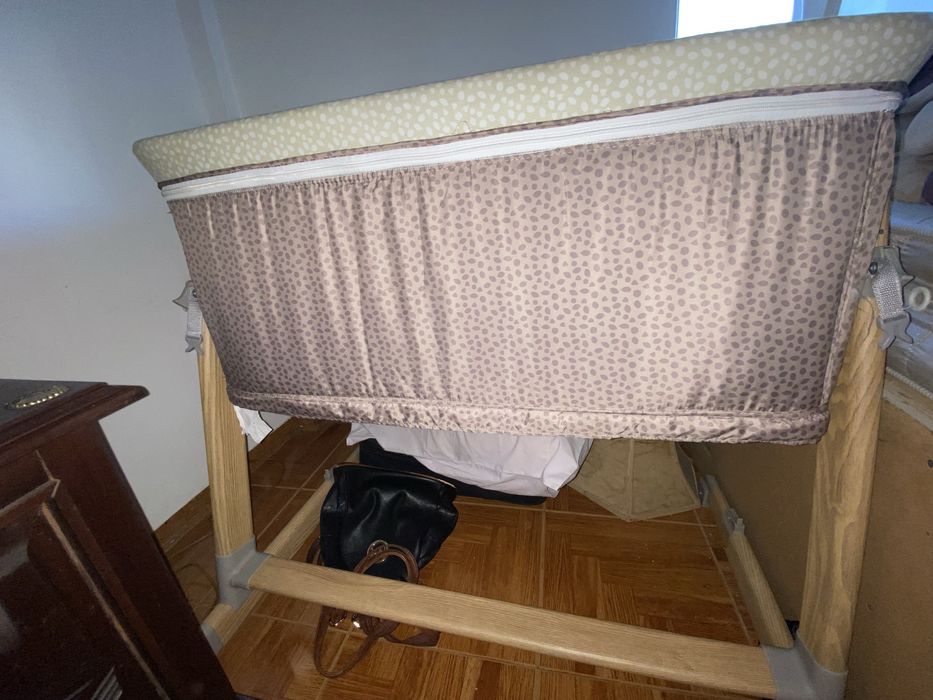 Cama bebé com parque