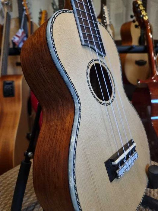 Mahalo MP2 Pearl ukulele koncertowe z pokrowcem MP-2 solid top