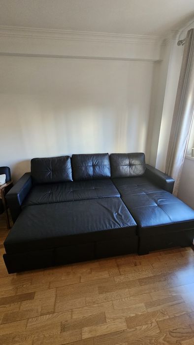 Sofá-cama preto com chaise longue – 3 lugares