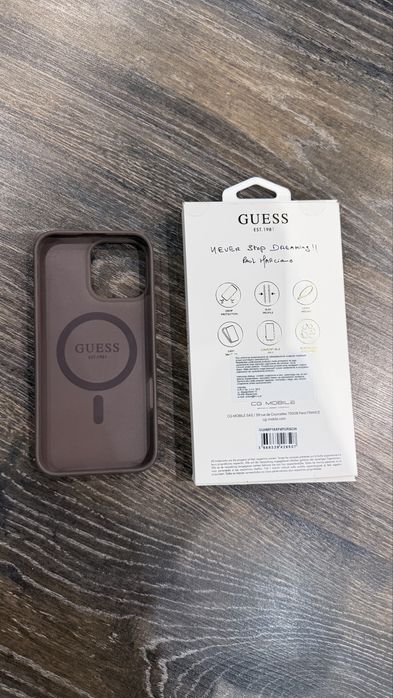 Оригінальний чохол від Guess на iPhone 16 pro max MagSafe