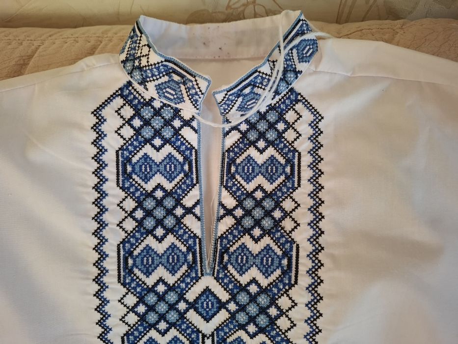 Вишиванка з сорочкової тканини для хлопчика р .134
ширина-45,5, плечі-