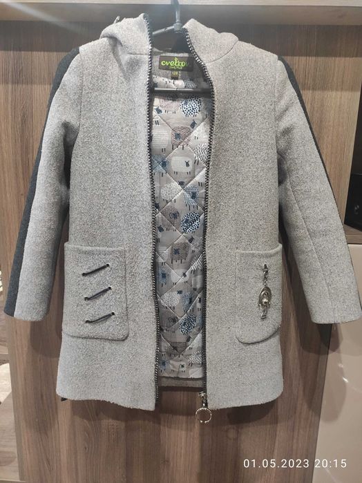 Пальто демісезон на дівчинку 7-9 років