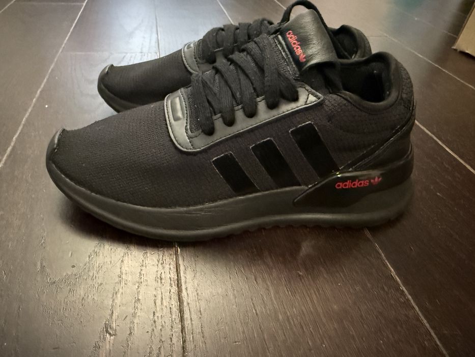 Adidas кросівки оригінал нові 38р