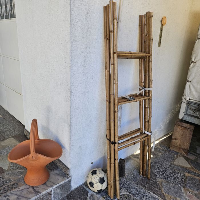 Toalheiro em bambu em escada