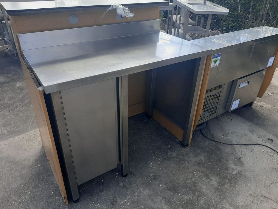 Conjunto de balcão e vitrine para restaurante