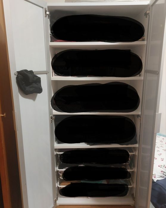 Armário roupeiro branco com portas de espelho