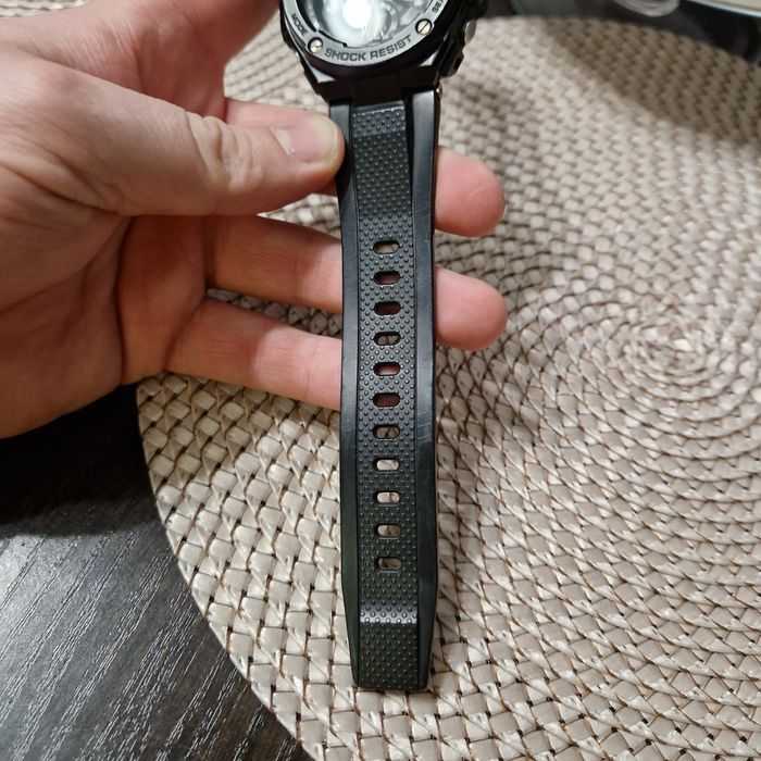 Casio G-Shock GST-W100B RADIO+SOLAR / pasek RED