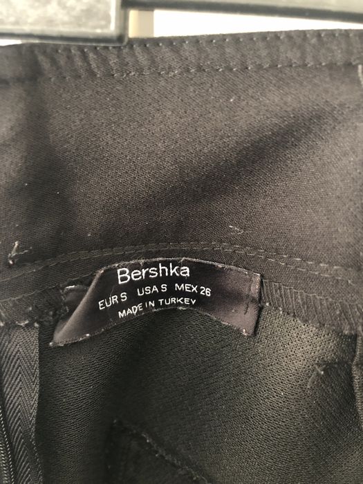 Mini saia preta Bershka - tam. S