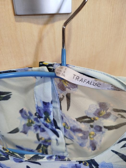 Blusa estampada em tons de azul