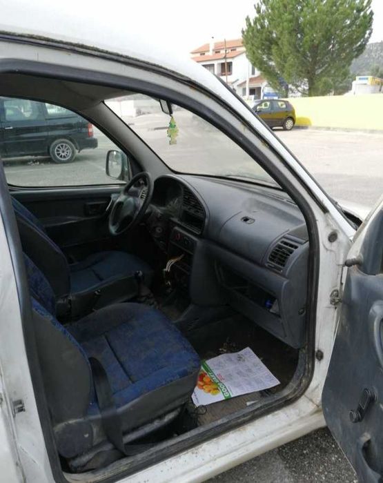 Para Peças Peugeot Partner sem mecânica ainda com muito material para venda