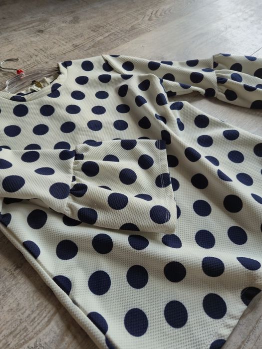 Bluzka w granatowe grochy