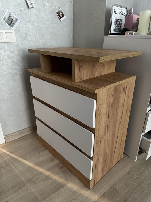 Комод, тумбочка з шухлядами