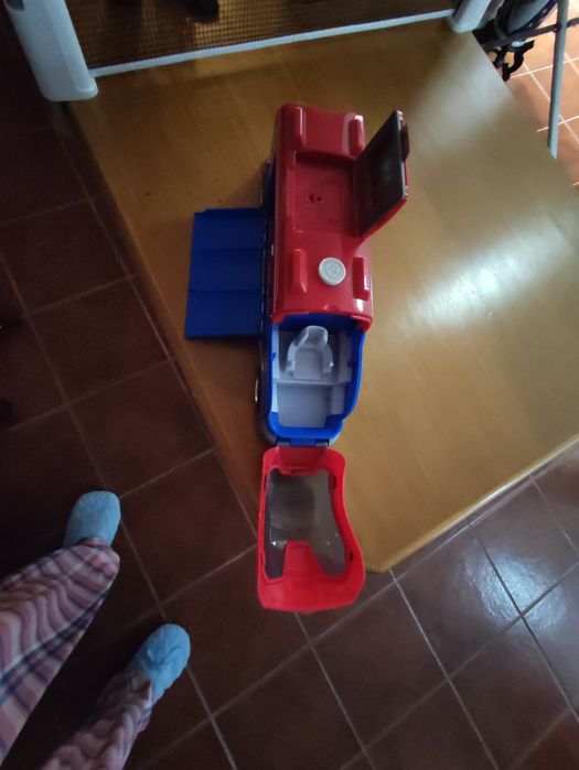 Patrulha Pata: carros, computador e autocarro