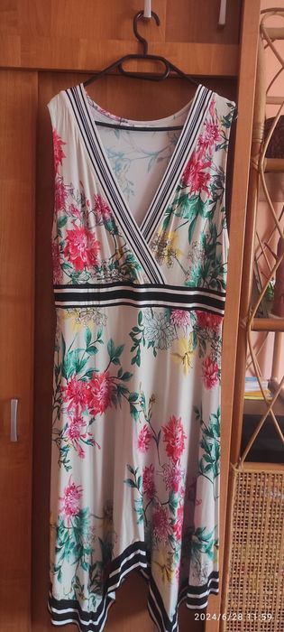 Nowa elegancka sukienka damska w kwiaty Bodyflirt 44/46