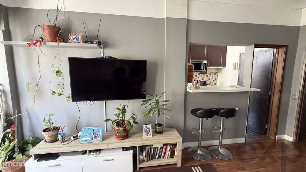 t2 com varanda e arrecadação bem localizado em Algueirão, Men Martins