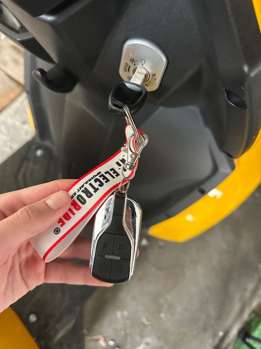 Skuter FASTI 4 MAX żółty czterokołowy