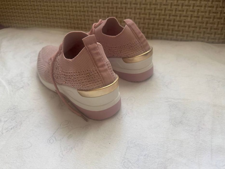 Жіноче взуття осінь-весна